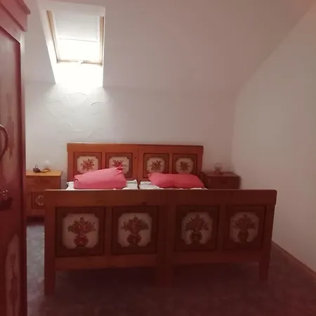 Haus Hiebl 아파트 *